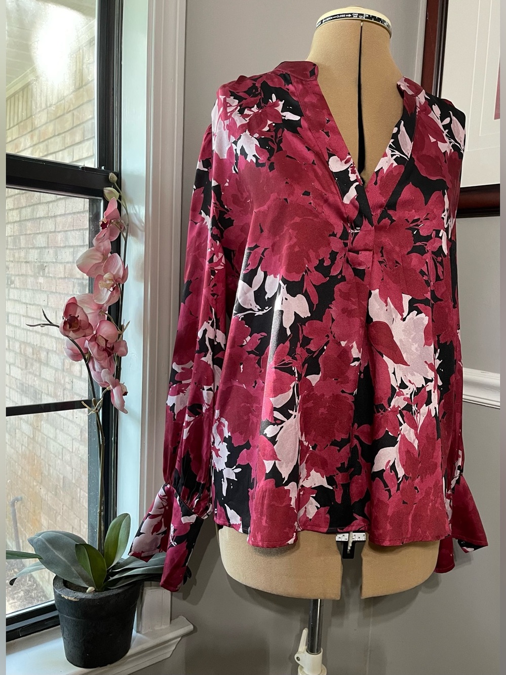 Banana Republic Floral V-Neck Blouse in Burgundy and Black